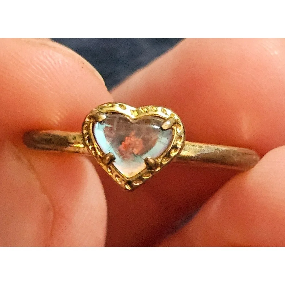 Kendra Scott Ari Heart Gold Tone Ring Iridescent Dichroic Glass Size 7.5